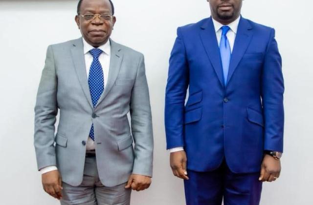 “Pourquoi juste à côté de Patrick Munyomo ?” : la présence de Bahati Lukwebo dans le même immeuble alimente la polémique à Kinshasa