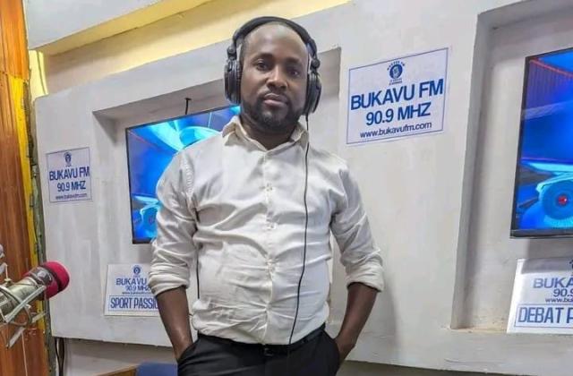 Sud-Kivu : l’UNPC et le CSAC suspendent le journaliste Claude Kashonga, l’acteur politique Blaise Maseka et l’émission Samedi Miracle