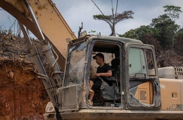 Nord-Kivu : un convoi chinois sous escorte armée ravive les tensions autour des droits miniers à Bapere