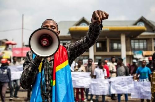 <p>Meeting populaire à Kiwanja dans le Rutshuru, 8 militants de Lucha dont une femme interpellés par la police</p>
