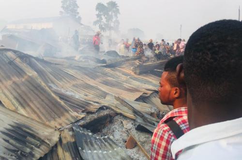BENI: Un feu d'origine inconnue embrase le petit marché de Mayangose