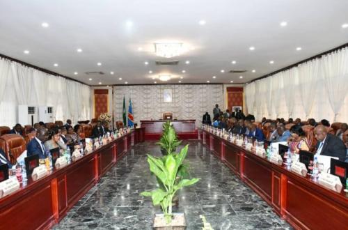 RDC : l'armée rwandaise ne voile plus son invasion et amasse des troupes sans réaction des forces de l’EAC (gouvernement) 