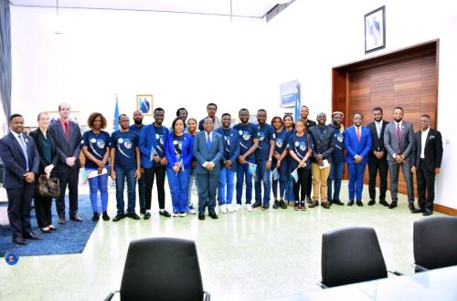 Kinshasa : Bahati Lukwebo partage son expérience avec les jeunes bénéficiaires d’une bourse Américaine