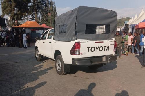 Goma : Des Jeeps et ordinateurs dotés aux professeurs Émérites par Muhindo Nzangi