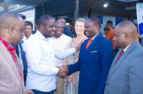 Sud-Kivu : Muhindo Nzangi à Bukavu pour présider la cérémonie de remise des véhicules aux professeurs Émérites et P.O