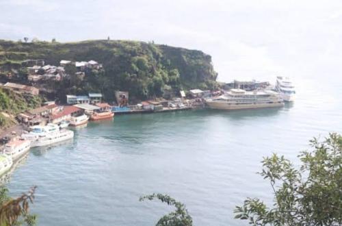 Les Passagers du Bateau Karisimbi Secourus avec Rapidité par les Gouverneursdu Sud-Kivu et du Nord-Kivu