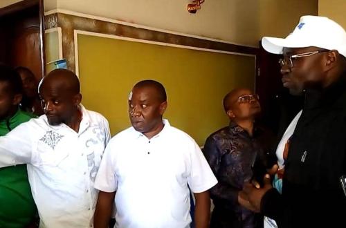 Visite surprise de Julien Paluku au Q. G de l'AS Nyuki à Goma, "les joueurs vivent dans des très bonnes conditions"