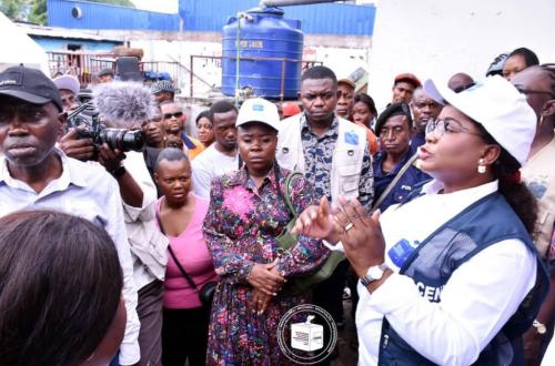 Élections 2023 en RDC : Patricia Nseya effectue une ronde à Kinshasa pour se rendre compte de l'effectivité de l'affichage des listes électorales définitives