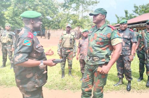 Beni : le Général-Major Shiko Tshitambwe visite l'axe opérationnel Nord basé à Matombo
