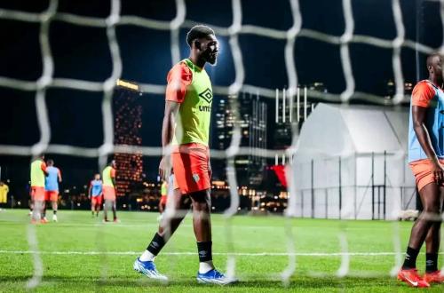 CAN 2023 : officiel, Dylan Batubinsika suspendu face à la Zambie