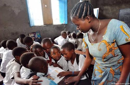Des enseignants maintiennent la grève, des écoles vides