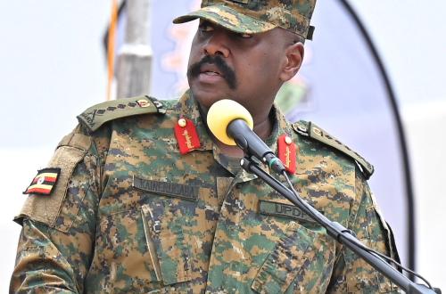 Le général Muhoozi maintient la pression sur Bunia
