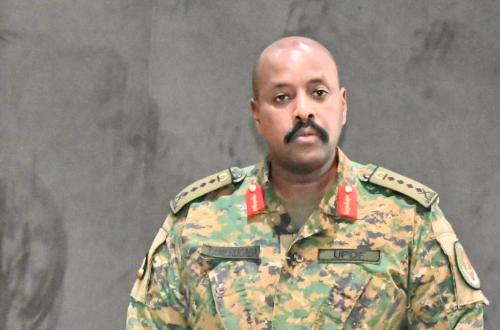 Le chef de l'armée Ougandaise menace un haut gradé Congolais
