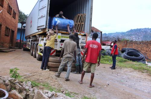 2025, 7.200 litres d’agefloc et 10 tonnes de sulfate d’aluminium, remis à la REGIDESO Bukavu par le CICR