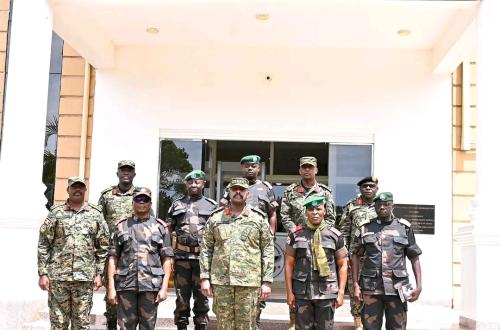 Le Général Muhoozi Kainerugaba des UPDF s'entretient avec les Généraux des FARDC à Kampala