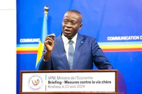 Présentation du bulletin de suivi des prix sur les marchés aux opérateurs économiques par le Ministre Mukoko Samba