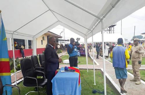 RDC : 114 détenus bénéficient d'une libération conditionnelle dont 61 à Kinshasa  Au total 114 détenus ont bénéficié d'une libération parmi lesquels 61 à Kinshasa. Dans un Communiqué N°007/CAB/ME/MIN/J&GS/2025 paru ce Mardi 02 Décembre 2025, le Ministre d'Etat en charge de la Justice et Garde des Sceaux en RDC annonce avoir procédé dès le matin de ce même mardi, à la première vague de libérations conditionnelles, faisant suite à la signature de l'Arrêté N°03/CAB/ME/MIN/J&GS/2025 du 13 Novembre 2025 portant 