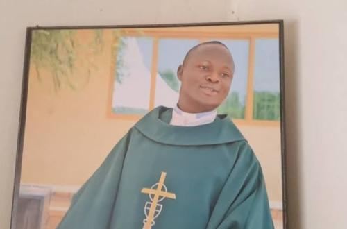 Ouganda : arrestation d’un prêtre catholique dans le cadre d’enquêtes pour activités « subversives »