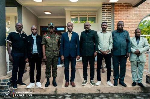 Sud-Kivu : le gouverneur Jean-Jacques Purusi dénonce le vol du goudron à Mudaka par les rebelles de l'AFC-M23