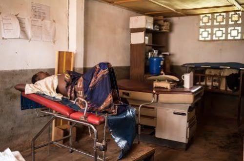 Kinshasa : le Ministère des Droits Humains dénonce un traitement inhumain infligé à une femme en accouchement