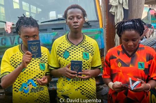 Nord-Kivu : deux jeunes footballeuses de Beni appelées en sélection U17 après l’appui de Jonas Kasimba