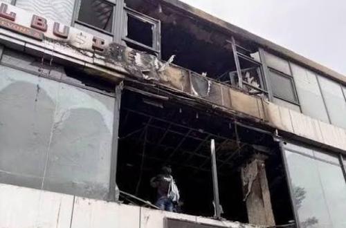Incendie à la salle de fêtes Panacée à Kinshasa : le Gouvernement présente ses condoléances et annonce 12 morts