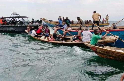 Équateur : une collision entre deux baleinières sur le fleuve Congo fait plusieurs disparus