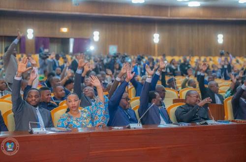 RDC : l’Assemblée nationale recommande le départ de la ministre de l’ESURSI, le gouvernement Suminwa sous pression