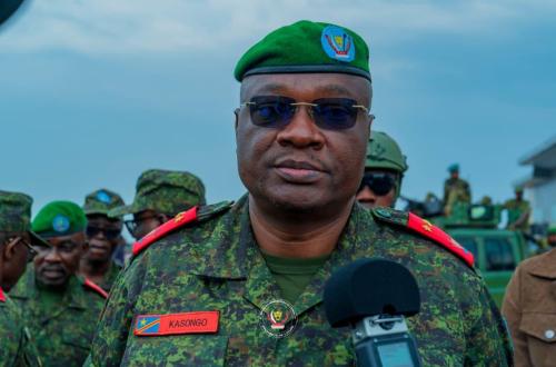 Violences, déplacés en Ituri : de passage à Mongbwalu, comment le gouverneur militaire entend-il ramener durablement la paix à Djugu ?