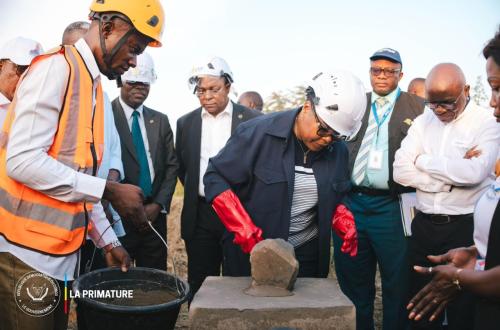 Maniema : Judith Suminwa pose la première pierre de la centrale solaire de Mikelenge