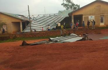 Sud-Kivu : une pluie torrentielle emporte la toiture du bureau administratif du territoire de Fizi