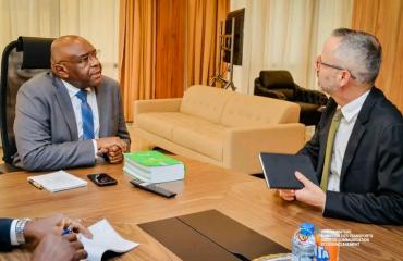 RDC : la France prête à accompagner la modernisation du transport fluvial sur l’axe Kisangani–Kinshasa