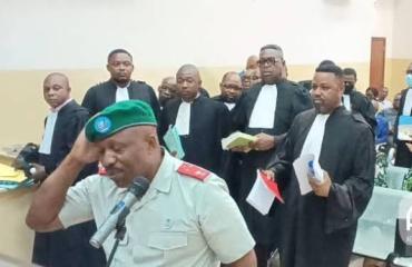 Arrestation du Lit. Gén. Philemon Yav Irung : un avocat de la défense établie une corrélation avec les opérations militaires sur le terrain