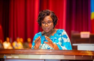 Électricité en RDC : la députée Adèle Bazizane pousse le gouvernement à s'expliquer sur le faible taux d'accès