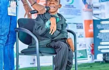 Sud-Kivu : appel de soutien à Akonkwa Kenyatta, un jeune slameur vivant avec handicap à Bukavu