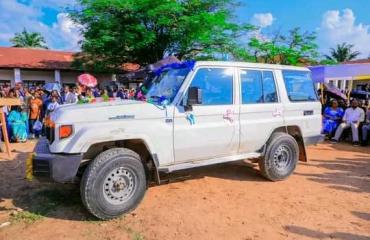 Kabinda : Félix Tshisekedi offre au nouvel évêque 40 000 USD et une jeep