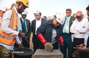 Maniema : Judith Suminwa pose la première pierre de la centrale solaire de Mikelenge