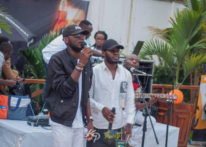 <p>Les jeunes du groupe Street League Music de Beni dans une activité culturelle. Photo : Kizo </p>