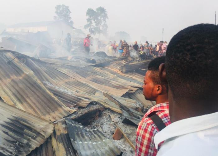 BENI: Un feu d'origine inconnue embrase le petit marché de Mayangose