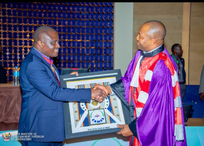 Enseignement supérieur : Muhindo Nzangi décoré « Commandeur de l’Ordre International des Palmes Académiques du CAMES »