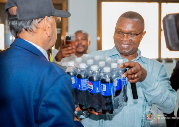 Julien Paluku rassuré de la production des gammes Pepsi par la société VARUN BEVERAGE en ZES de Maluku
